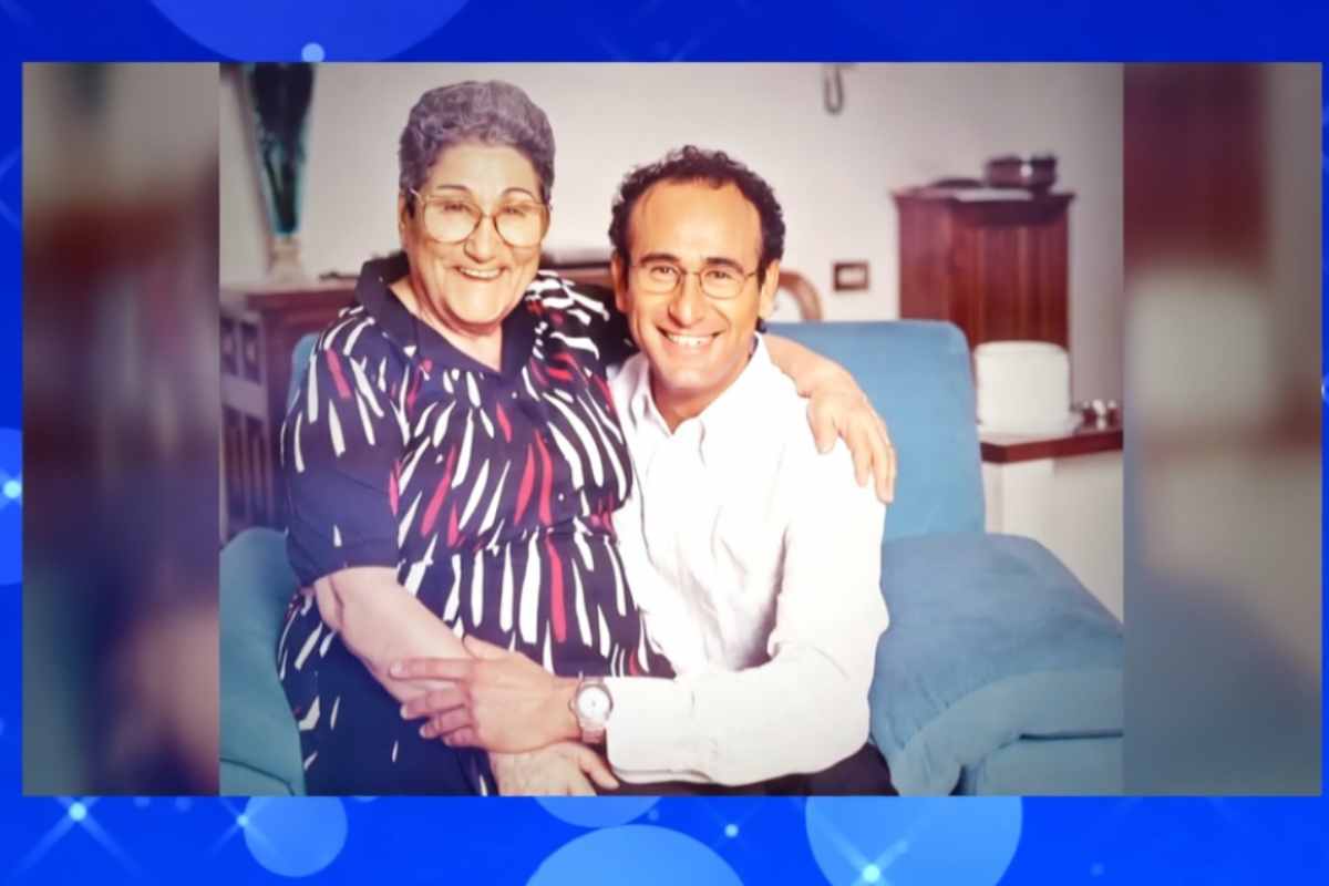carlo conti da giovane con la mamma