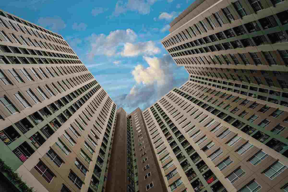 un condominio visto dal basso