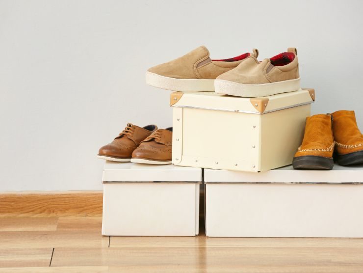 scatole e scarpe