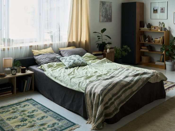 camera da letto moderna con letto