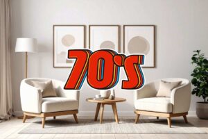 soggiorno con poltrone e simbolo anni '70