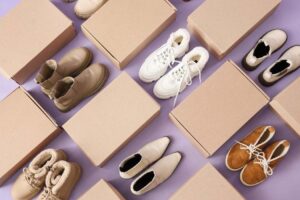 scatole di cartone e scarpe